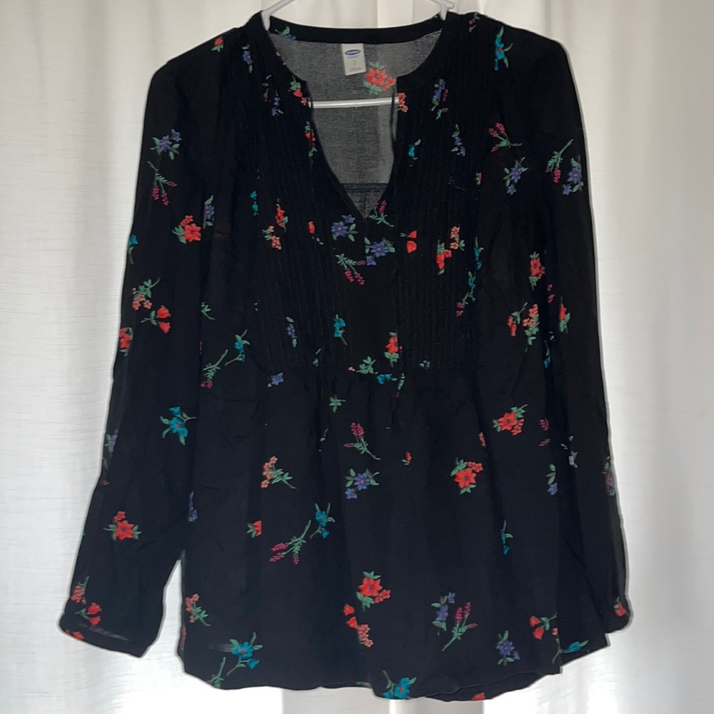 Old Navy long sleeve flowered blouse